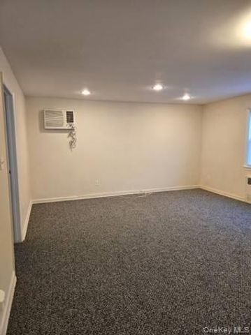 222 Cleveland Avenue, Mineola, NY 11501