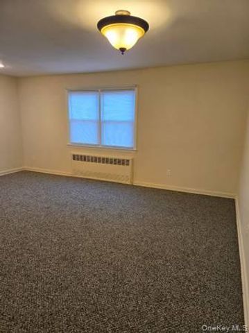 222 Cleveland Avenue, Mineola, NY 11501