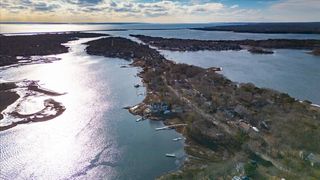 197 Monomoscoy Road, Mashpee, MA 02649