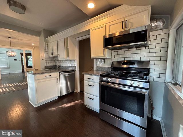 32 PEAR ST, Palmyra, NJ 08065