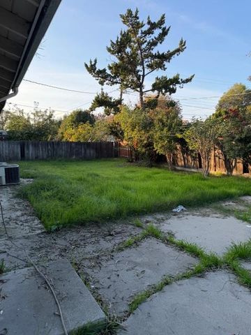 227 Goya Dr, Stockton, CA 95207