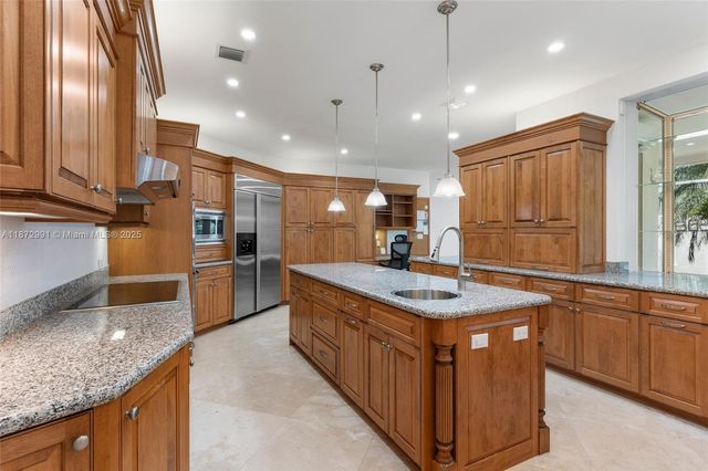 6190 SW 102nd St, Pinecrest, FL 33156