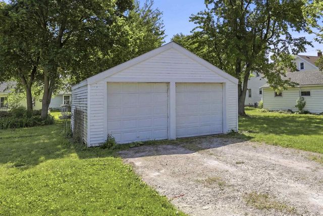 1201 CEAPE AVENUE, Oshkosh, WI 54901