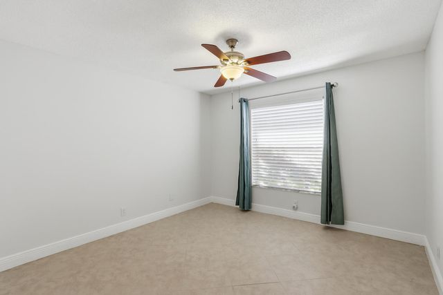 4330 Lucerne Villas Lane, Lake Worth, FL 33467