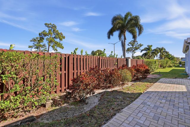 4330 Lucerne Villas Lane, Lake Worth, FL 33467