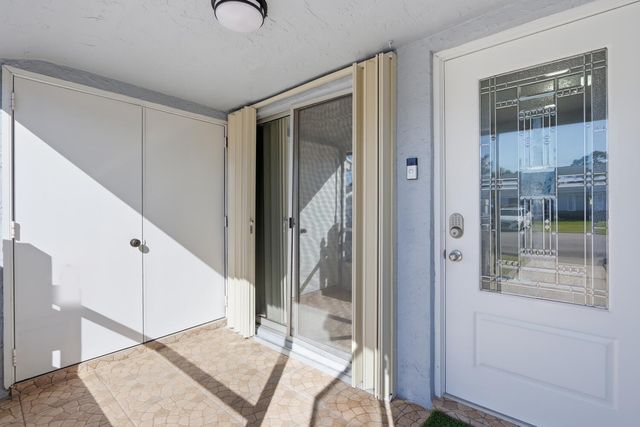 4330 Lucerne Villas Lane, Lake Worth, FL 33467