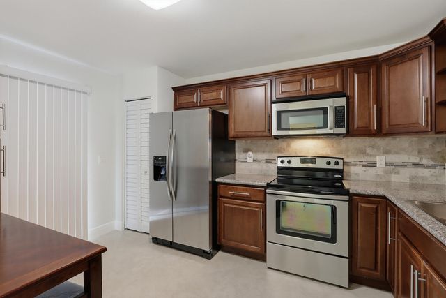 4330 Lucerne Villas Lane, Lake Worth, FL 33467