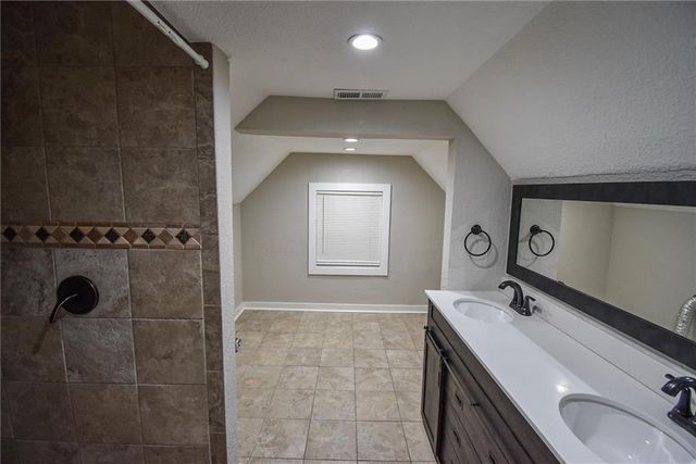 2923 Highland Avenue, Kansas City, MO 64109