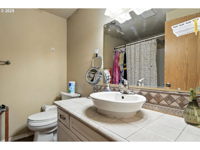 12103 Ne 74TH St, Vancouver, WA 98682