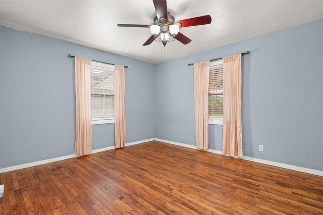 108 N 7th Street, Highlands, TX 77562