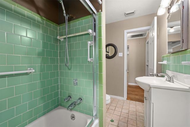 108 N 7th Street, Highlands, TX 77562