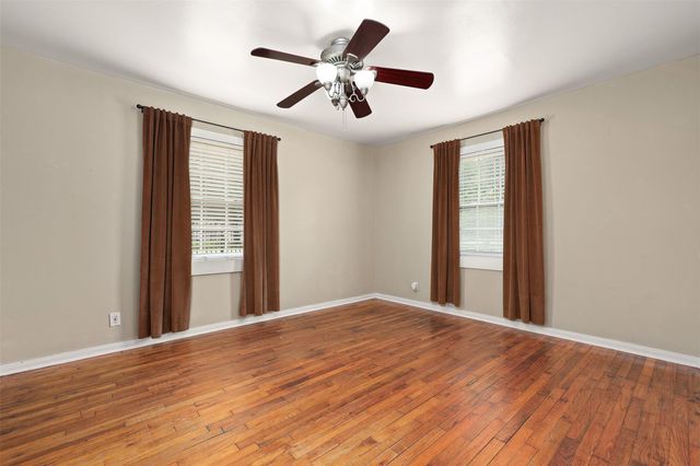 108 N 7th Street, Highlands, TX 77562