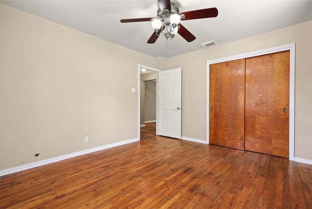 108 N 7th Street, Highlands, TX 77562
