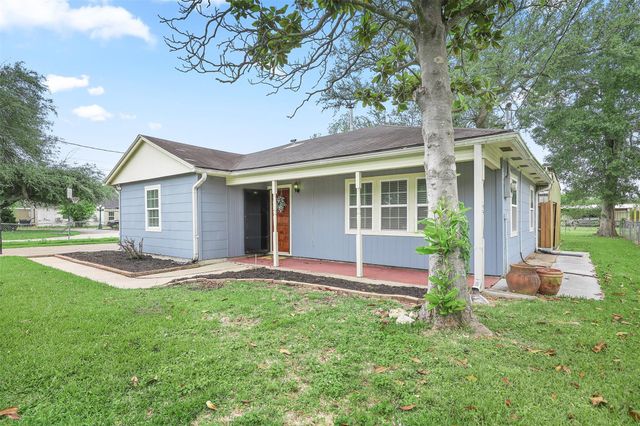 108 N 7th Street, Highlands, TX 77562