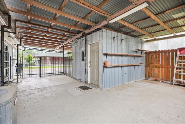 108 N 7th Street, Highlands, TX 77562