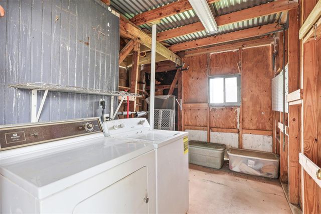 108 N 7th Street, Highlands, TX 77562