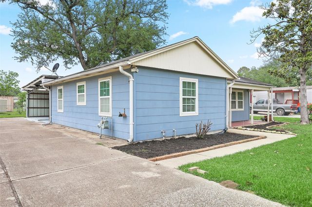 108 N 7th Street, Highlands, TX 77562