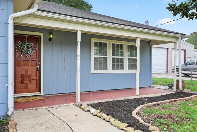 108 N 7th Street, Highlands, TX 77562