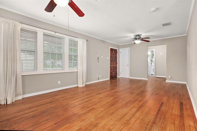 108 N 7th Street, Highlands, TX 77562