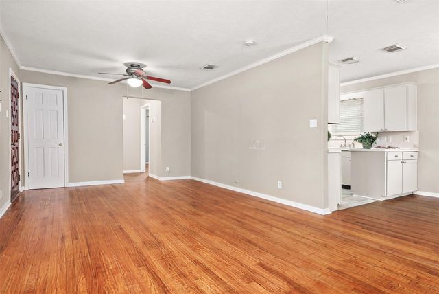 108 N 7th Street, Highlands, TX 77562