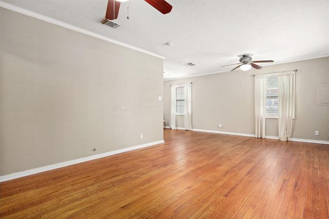 108 N 7th Street, Highlands, TX 77562