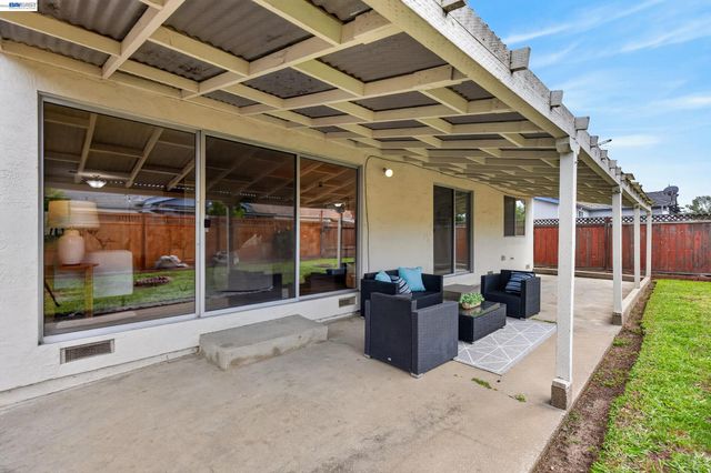 15753 Via Sonata, San Lorenzo, CA 94580