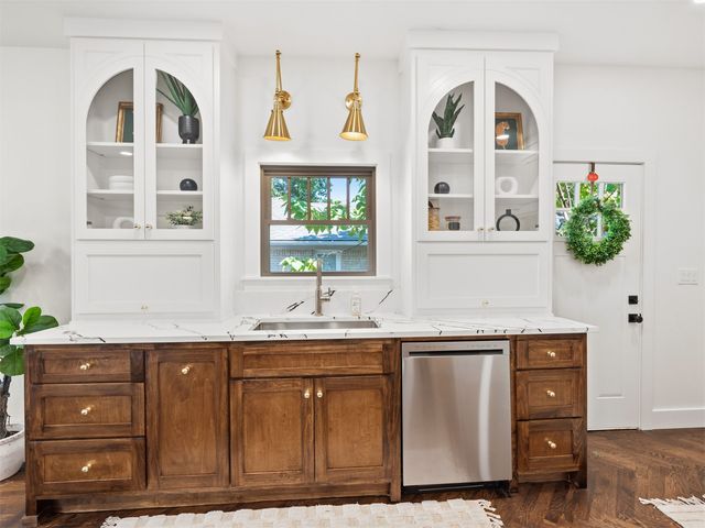 1123 S Newport Avenue, Tulsa, OK 74120