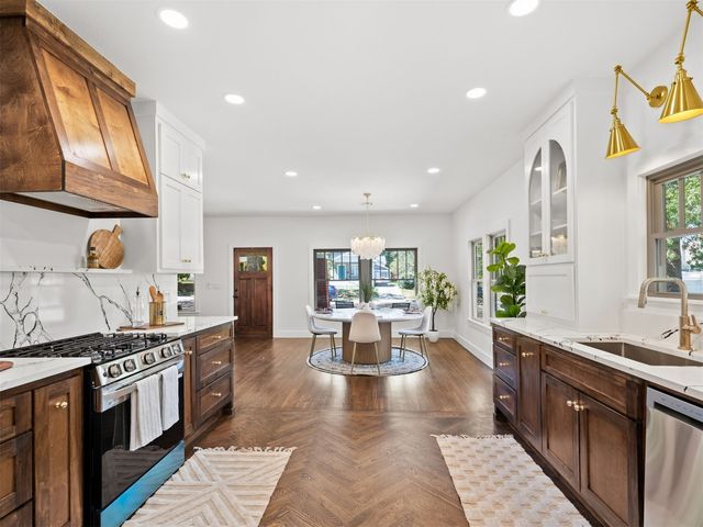 1123 S Newport Avenue, Tulsa, OK 74120