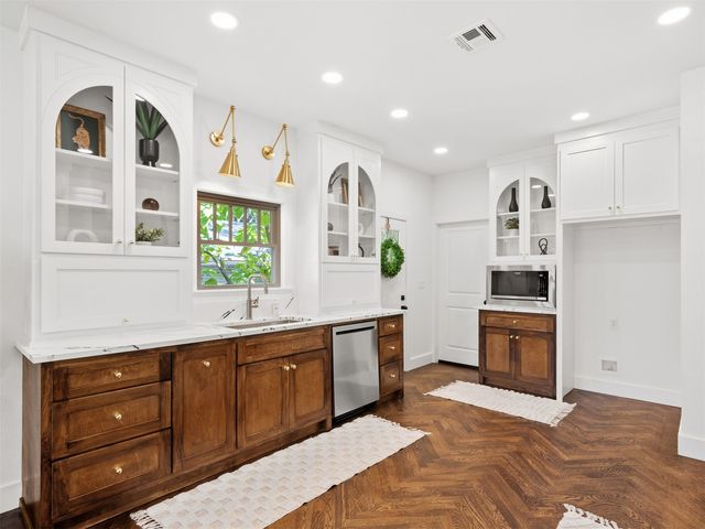 1123 S Newport Avenue, Tulsa, OK 74120