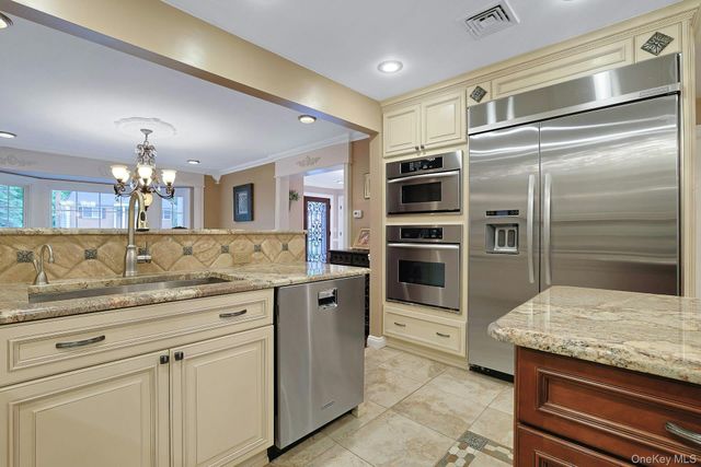 8 Dunmore Road, New City, NY 10956