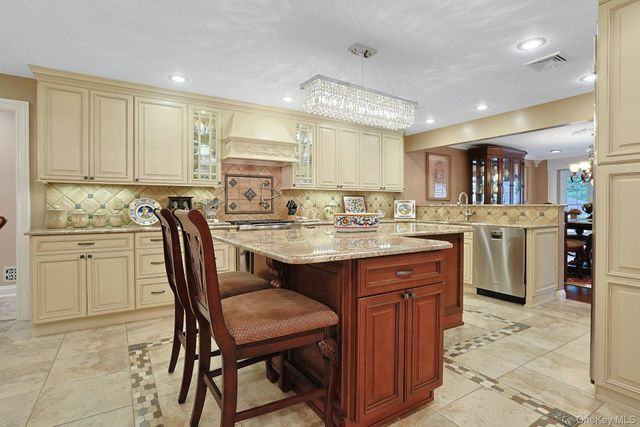 8 Dunmore Road, New City, NY 10956