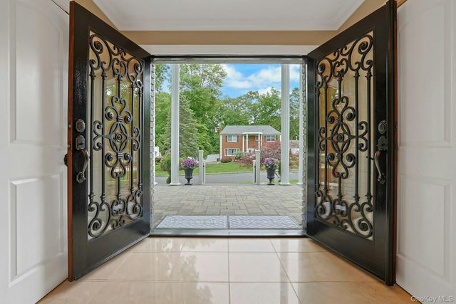 8 Dunmore Road, New City, NY 10956