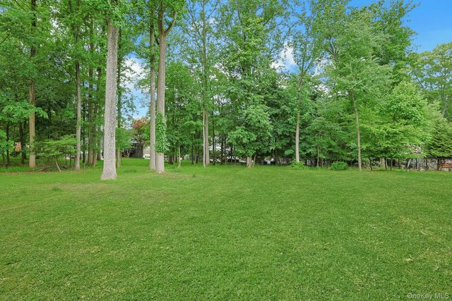 8 Dunmore Road, New City, NY 10956