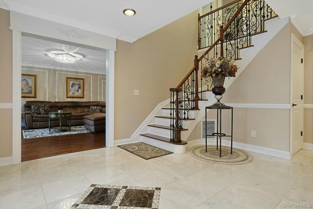 8 Dunmore Road, New City, NY 10956