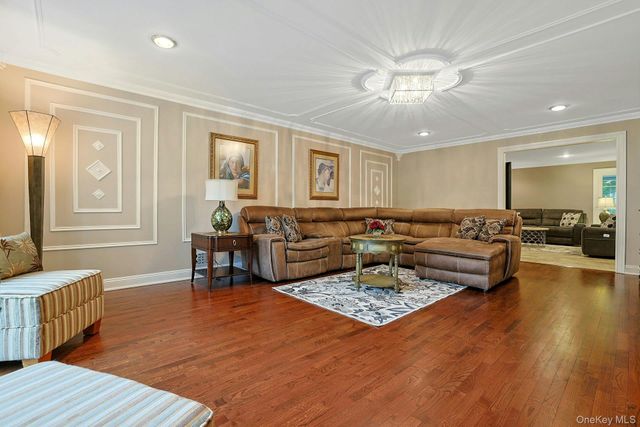 8 Dunmore Road, New City, NY 10956