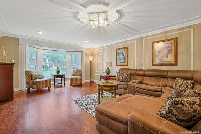 8 Dunmore Road, New City, NY 10956
