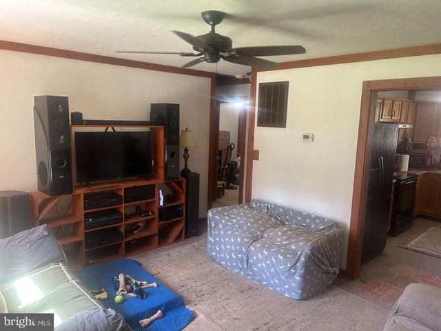 267 RED ROBIN LN, Linden, VA 22642