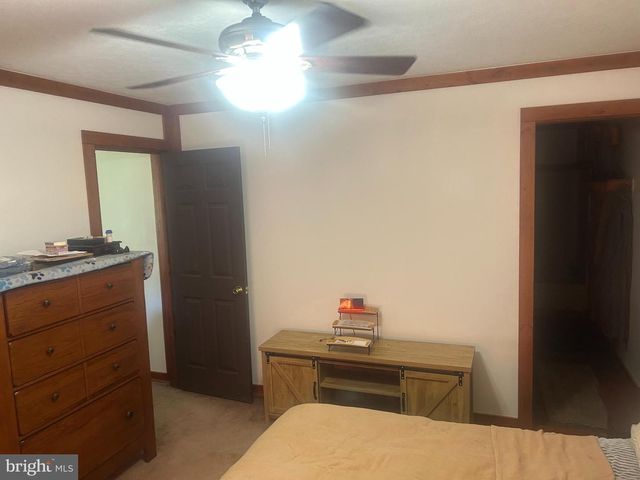 267 RED ROBIN LN, Linden, VA 22642