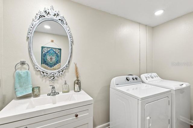 2313 CARROLL PLACE, Tampa, FL 33612