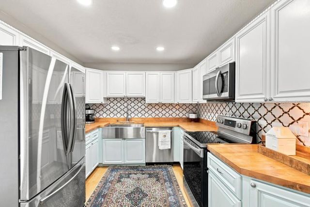 2313 CARROLL PLACE, Tampa, FL 33612