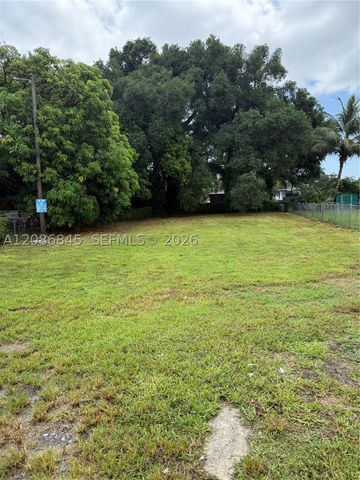 2754 NW 49th St, Miami, FL 33142