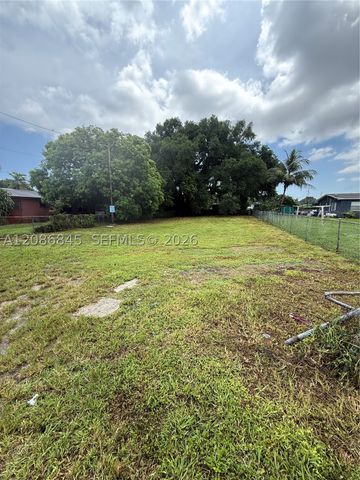 2754 NW 49th St, Miami, FL 33142