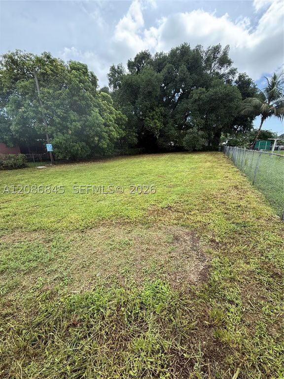 2754 NW 49th St, Miami, FL 33142