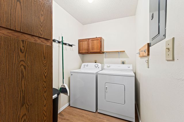 8601 Alpine Drive D, Urbandale, IA 50322