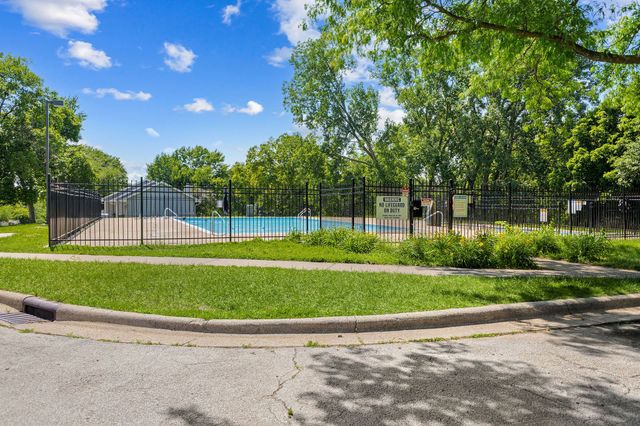 8601 Alpine Drive D, Urbandale, IA 50322