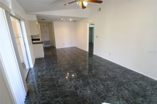 5017 OAKSHIRE DR, Tampa, FL 33625