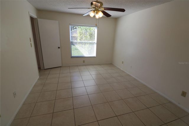 5017 OAKSHIRE DR, Tampa, FL 33625
