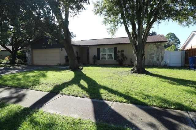 5017 OAKSHIRE DR, Tampa, FL 33625