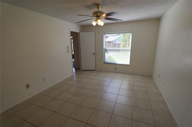 5017 OAKSHIRE DR, Tampa, FL 33625