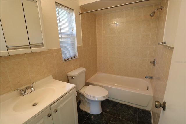 5017 OAKSHIRE DR, Tampa, FL 33625
